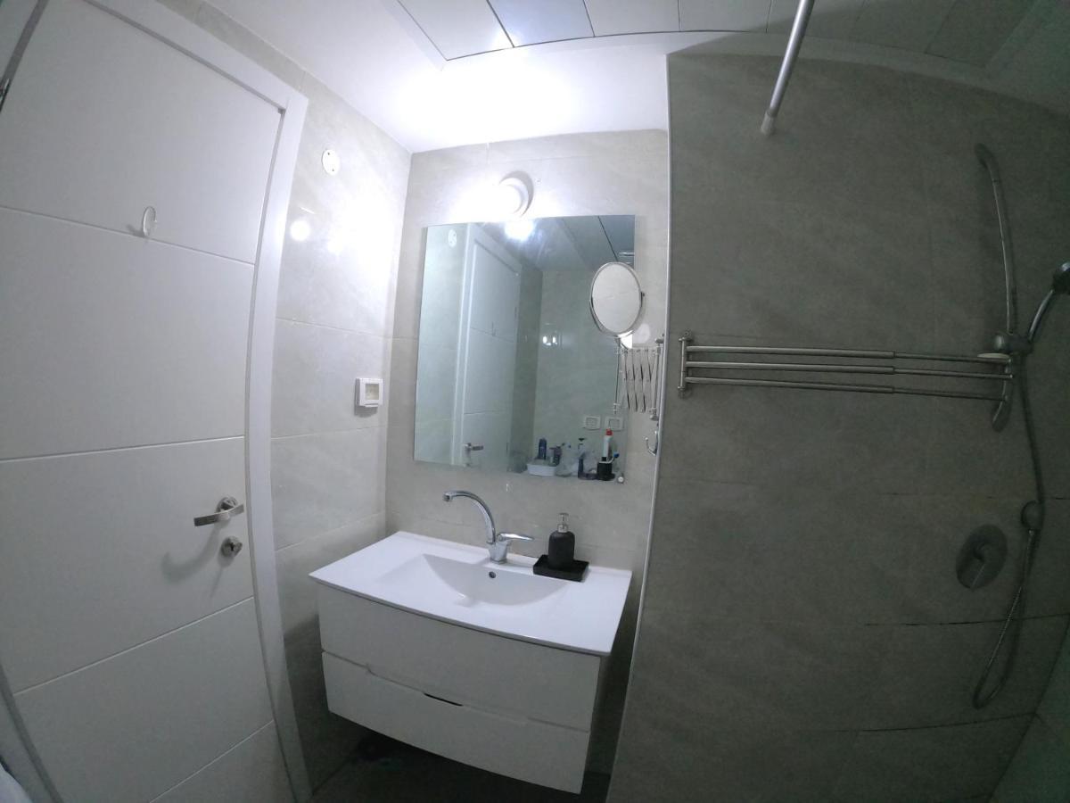 Beach Suite Israel- Best View, Gym, Massage Chair, Low Fee For Off-Site Indoor Pool Spa ביץ סוייט ישראל- נוף ים מאלף, כיסא מסאז, חדר כושר, אפשרות לבריכה מקורה, וספא בתשלום ממש מוזל 亚实基伦 外观 照片